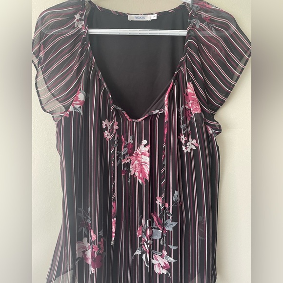Ricki’s short sleeved blouse - Picture 1 of 3